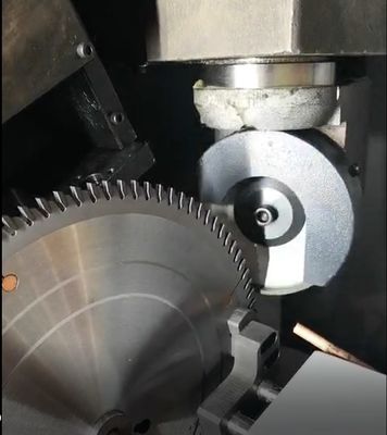 Mesin penggiling pisau gergaji lingkaran presisi CNC / Grinder